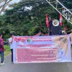 Front Marhaenisme Halmahera Selatan saat menggelar aksi unjuk rasa damai.